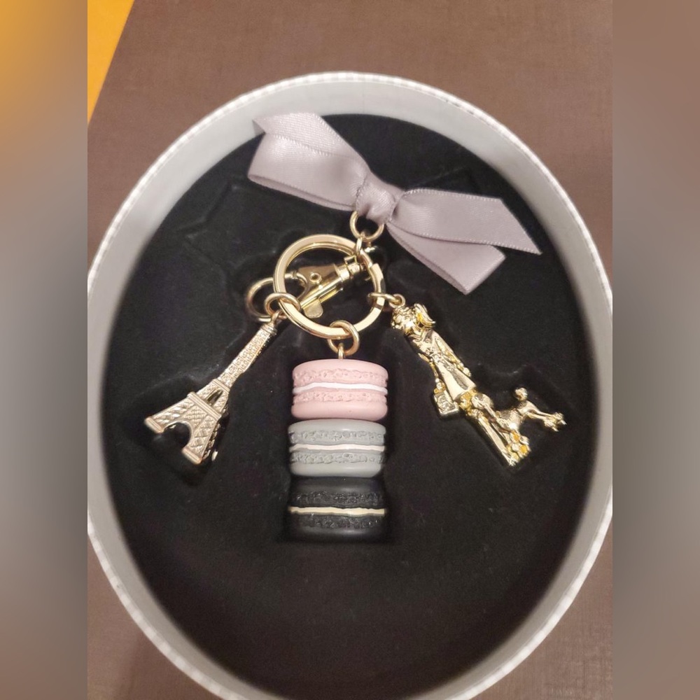 Ladurée macaron keychain